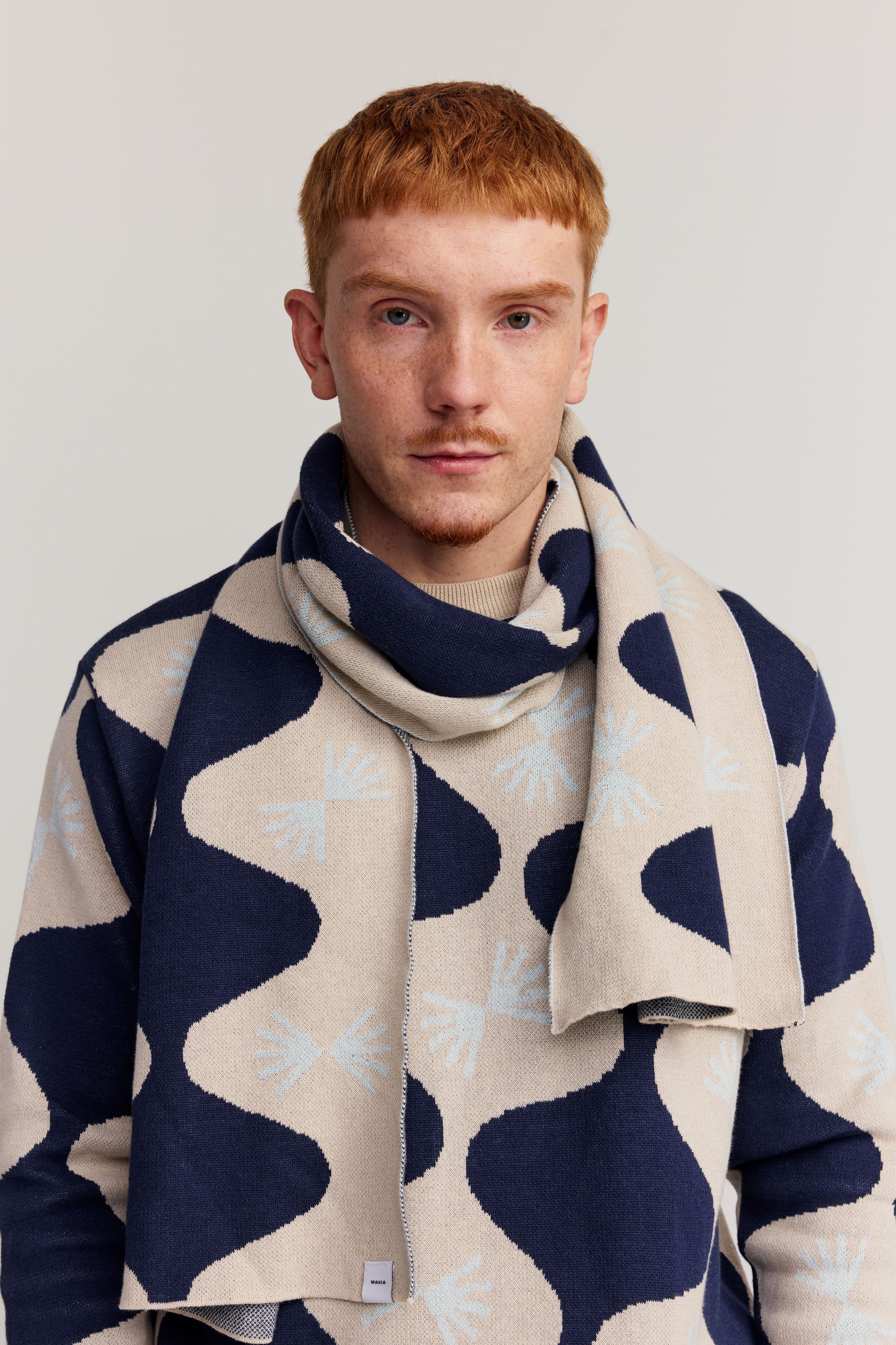 Aligned Scarf